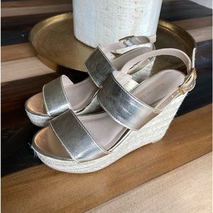 Mountain Bay Gold Wedges